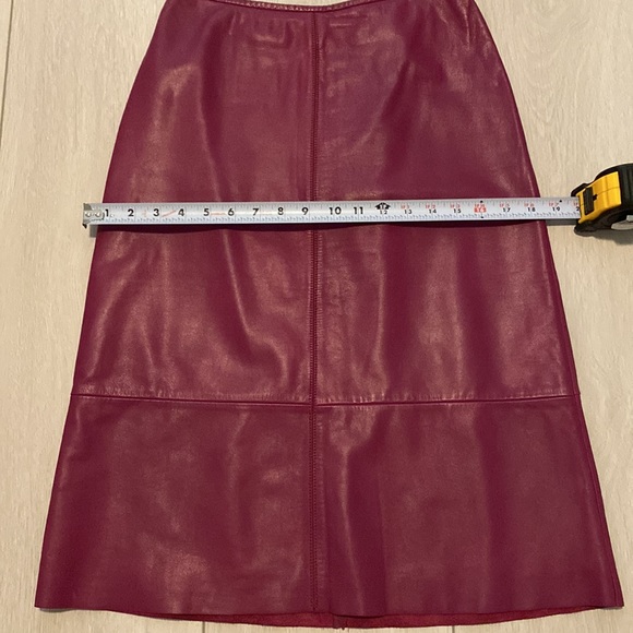 Banana Republic 💯 Leather Skirt - Picture 3 of 10